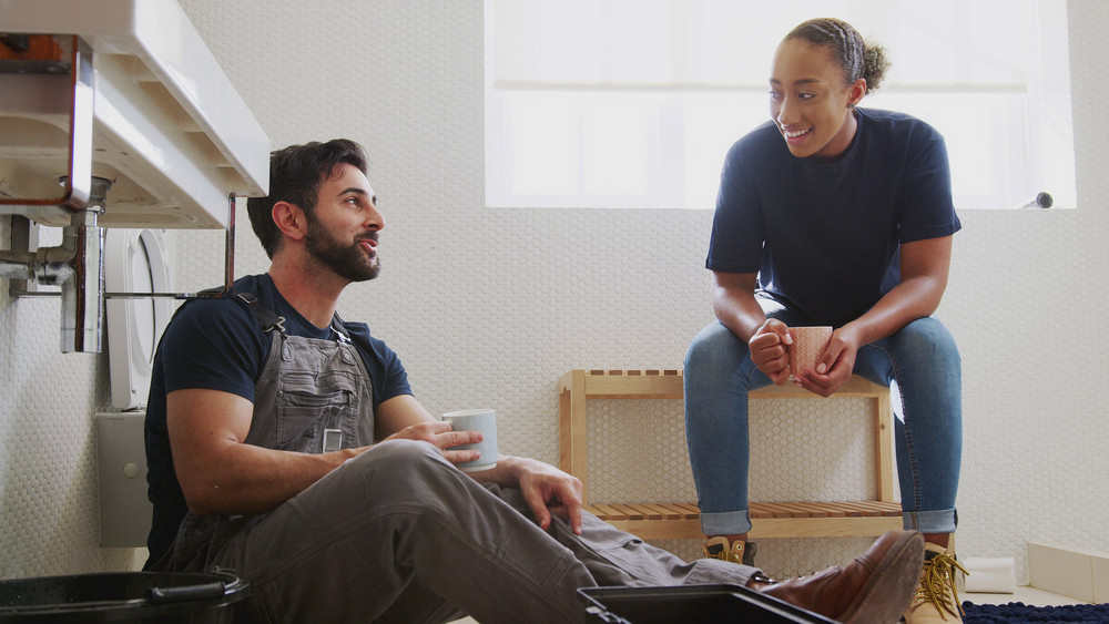 Couple discussing a leak and when to call a plumbing company